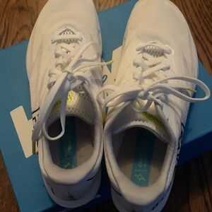 Hoka One One White Crescendo Spikes